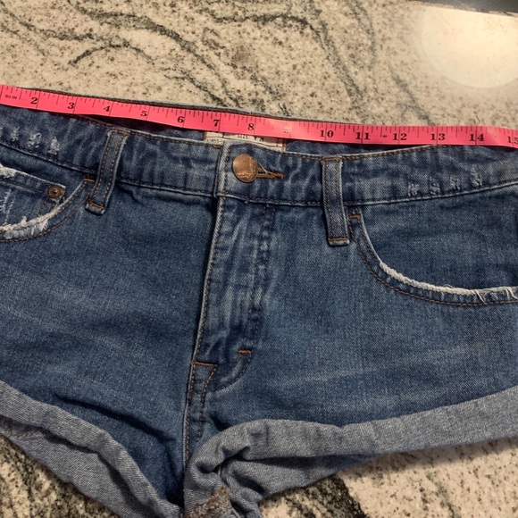 Free People Distressed Jean Shorts Size 26 - Picture 6 of 6